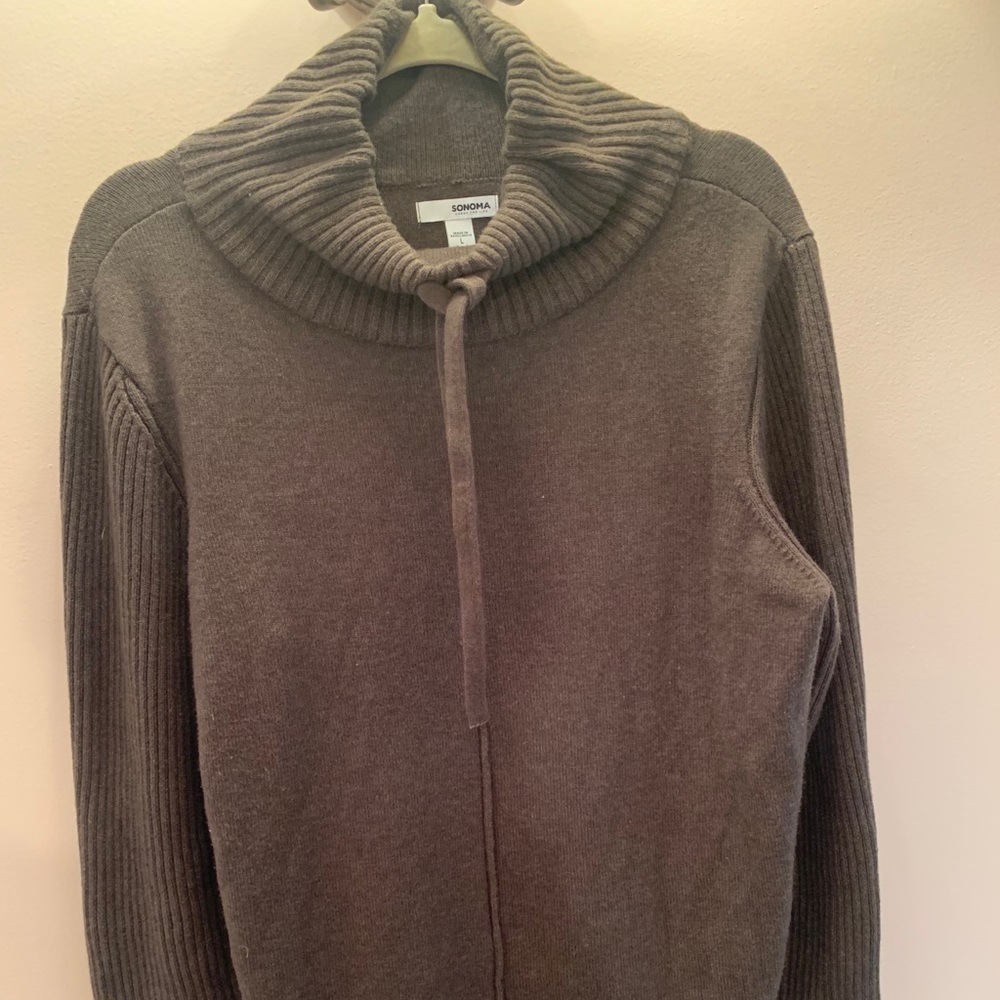 Soft & stylish olive sweater with hood